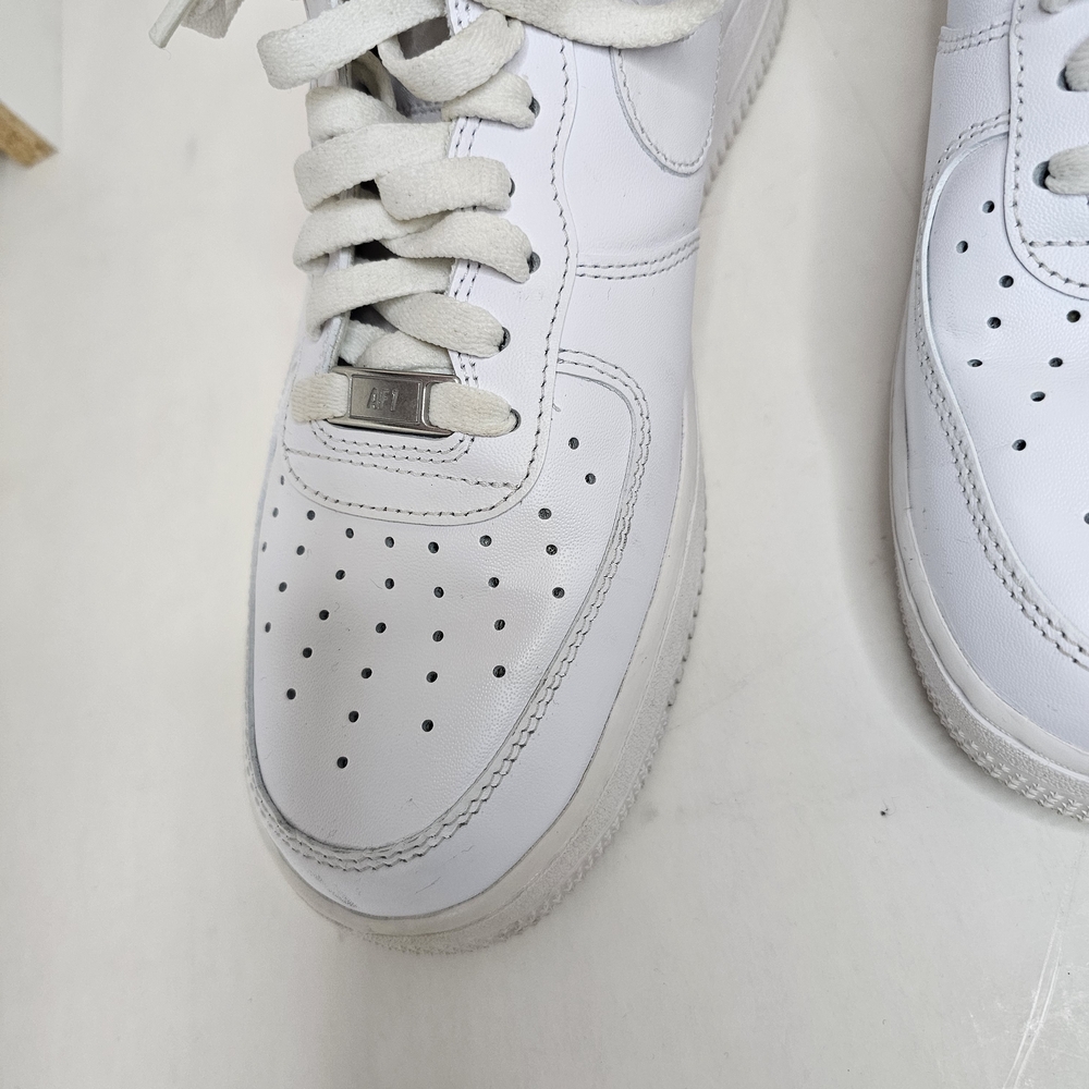 Nike White Athletic Shoes - Picture 4 of 16